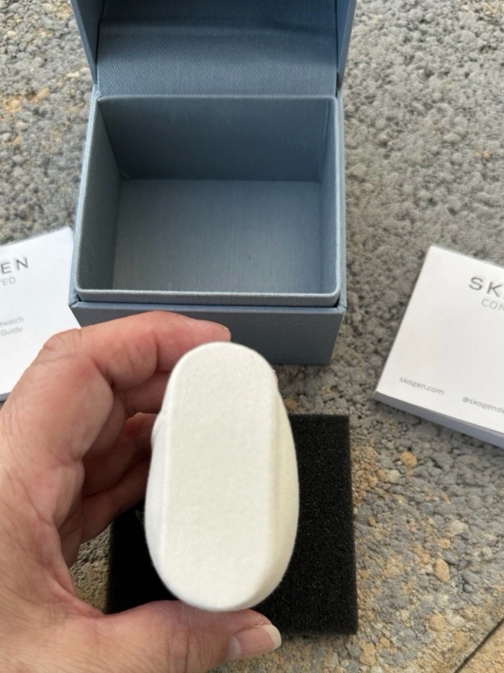 Authentic Skagen Empty Presentation Box with Pillow & Manual - Picture 5 of 11